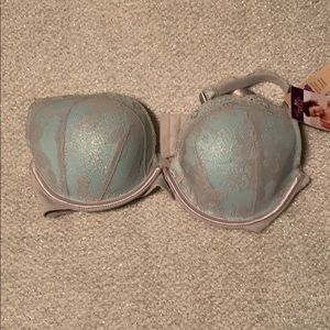 Cacique 38C Bold Lace Plunge BNWT